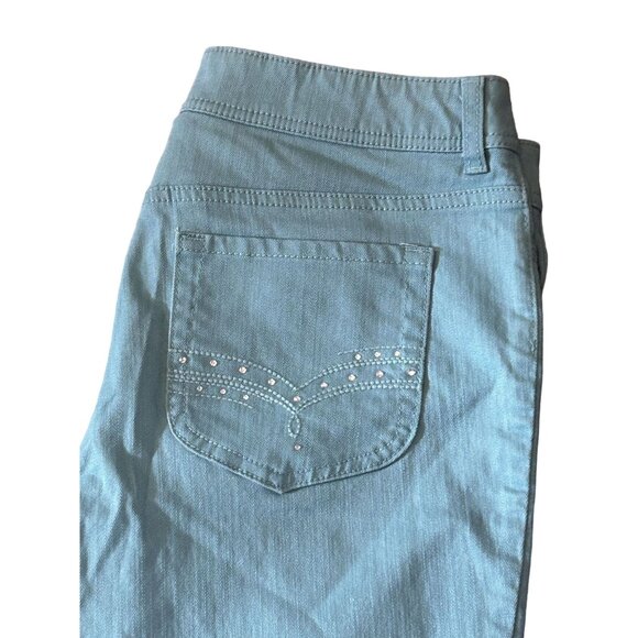 Chicos Platinum Aqua Breeze Skimmer Crop Jeans w/Embellished Back Pockets Sz 0.5 - Picture 2 of 9
